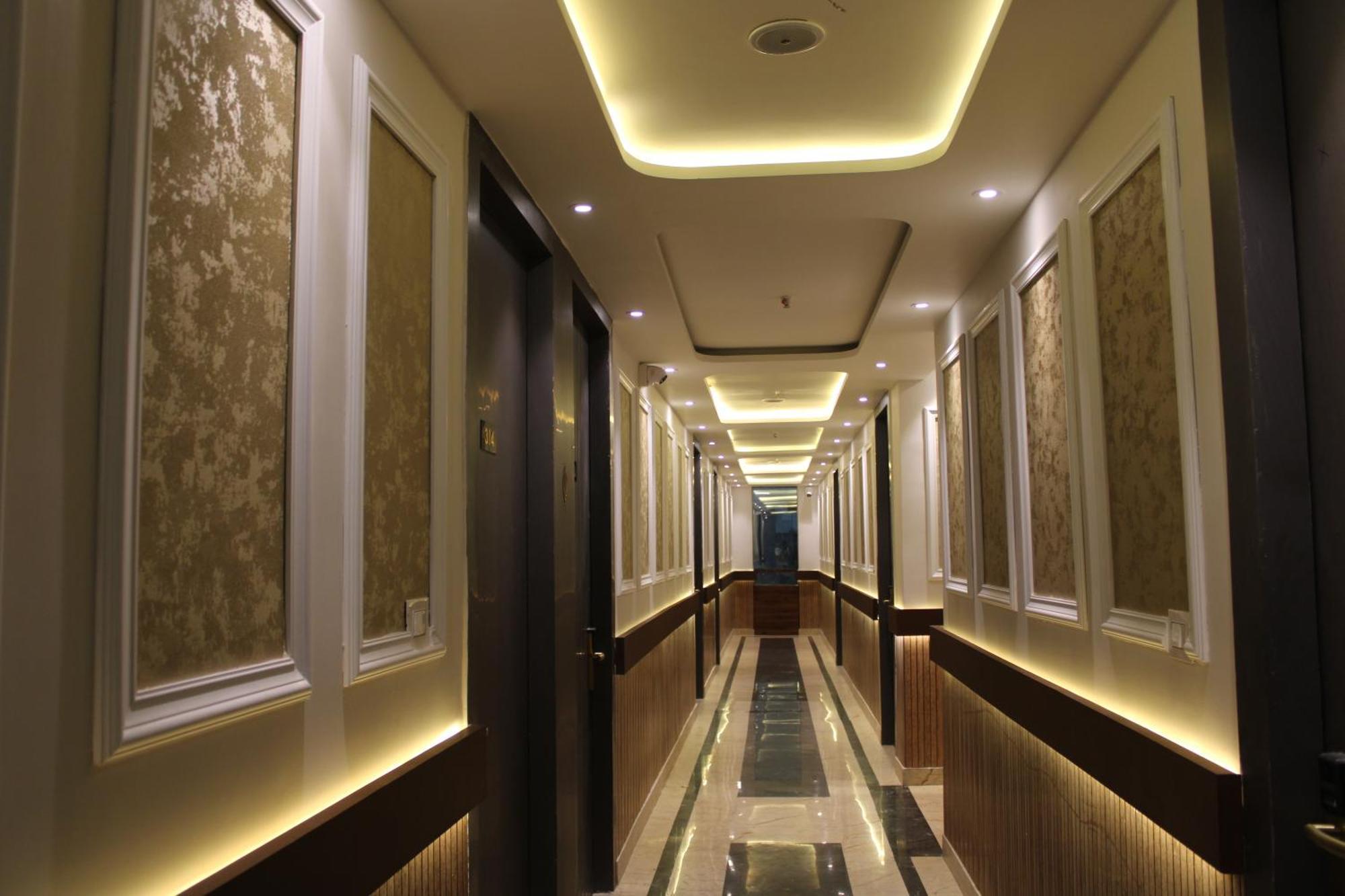 Hotel Gold Stone Kanpur Exterior foto